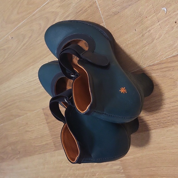 Art ShoesGreen Leather Mary Jane Flats Size 39  Made in Spain - Picture 2 of 7